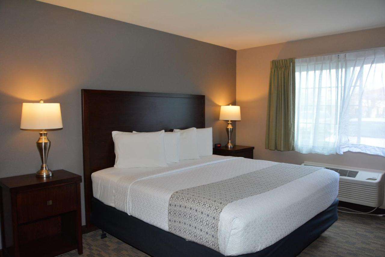 Fairbridge Inn & Suites Dupont Bagian luar foto